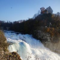 Тройняшки и водопад